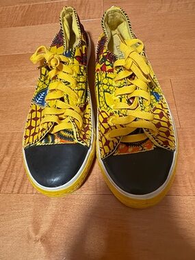 Converse All-Star Batik Print with Yellow Striped Rubber Sole men’s size 8.5